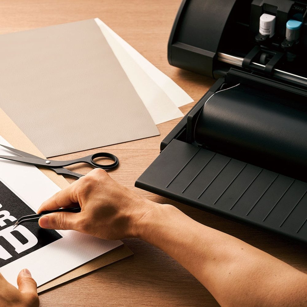 Silhouette Cameo 5 Schneideplotter schwarz matt + 100 Designs inkl.